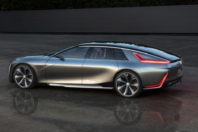 Cadillac nhấn mạnh rằng Celestiq là mẫu xe có thể tùy chỉnh cao cấp nhất của hãng. Chiếc sedan điện có thể sẽ tạo ra nhu cầu về một dây chuyền sản xuất chuyên biệt. Mức độ tùy chỉnh khiến giá xe Cadillac Celestiq EV 2023 khoảng 200.000 USD (khoảng 4,64 tỷ đồng), như vậy Celestiq sẽ là chiếc xe đắt nhất của Cadillac từ trước đến nay.