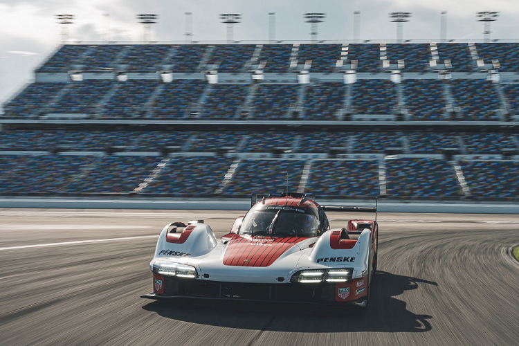 Các tay lái thử bao gồm Dane Cameron, Matt Campbell và Mathieu Jaminet đã cùng được giao nhiệm vụ lái xe trên chiếc xe số 03 dưới sự giám sát của Roger Penske.