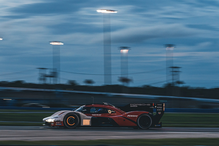 963 được trang bị động cơ V8 4,6 lít hybrid tăng áp kép giống với loại được dùng trên mẫu 918 Spyder, tạo ra công suất 670 mã lực, mức tối đa cho phép theo quy định của LMDh. Porsche đã xác nhận rằng họ cũng sẽ thi đấu tại giải đua 12 Hours of Sebring và giải đua 24 Hours of Le Mans.