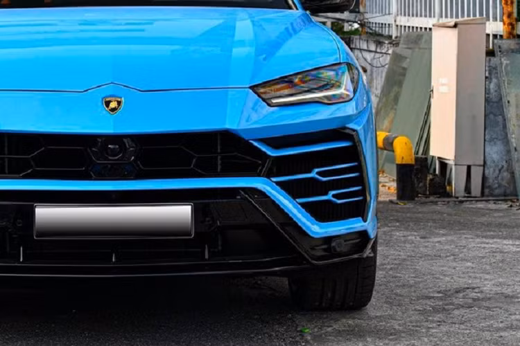 Siêu SUV Lamborghini Urus được trang bị động cơ xăng V8, dung tích 4.0 lít, tăng áp kép, sản sinh công suất tối đa 641 mã lực và mô-men xoắn cực đại 850 Nm.