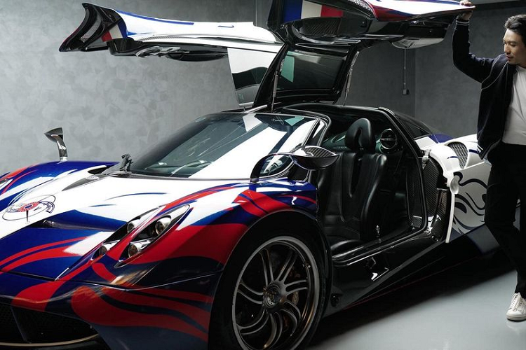 Pagani Huayra của Minh Nhựa có màu sơn cam nguyên bản nhưng sau đó đã đổi sang màu trắng và màu đỏ - trắng - xanh độc đáo, tương ứng với màu logo của công ty nhựa Long Thành.