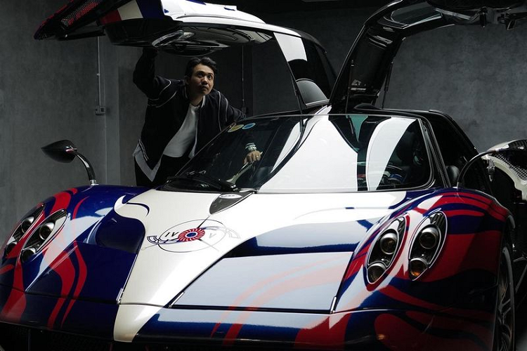 "Trái tim" của Pagani Huayra là khối động cơ V12 tăng áp kép 6.0L công suất sản sinh đạt 730 mã lực và mô-men xoắn cực đại 1.000Nm. Nhờ đó, Huayra có thể dễ dàng tăng tốc từ 0 - 100 km/h chỉ trong 2,8 giây trước khi chạm ngưỡng 383 km/h.