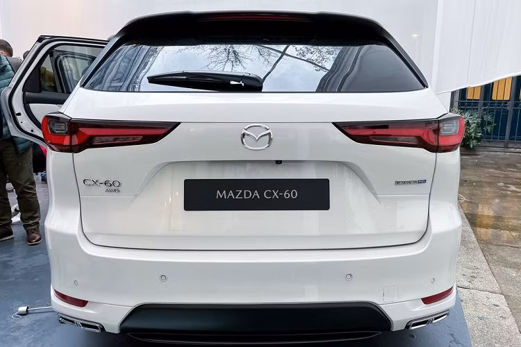 Theo công bố của hãng xe Nhật Bản, màu sơn trắng Rhodium White Premium sẽ được dành riêng cho các mẫu xe thuộc nhóm Sản Phẩm Lớn của thương hiệu, bao gồm CX-60 và bộ đôi CX-70, CX-90 sắp ra mắt.