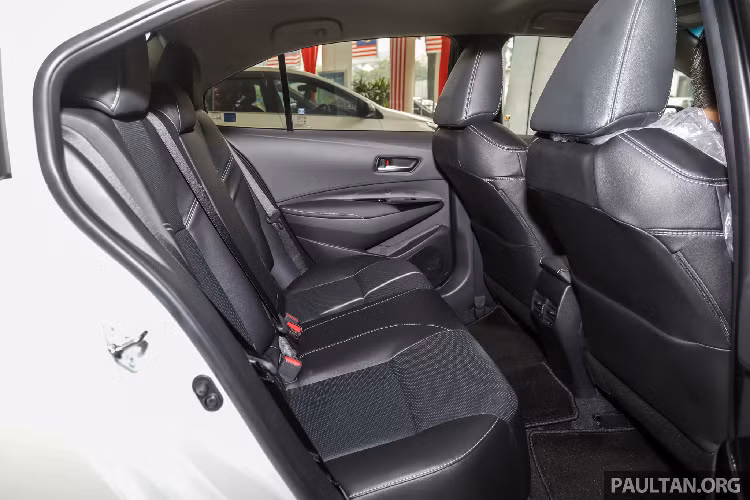 Sau khi được phân phối, Corolla Altis 2022 thế hệ mới hứa hẹn sẽ hấp dẫn nhiều khách hàng quan tâm sedan hạng C, đồng thời tăng sức cạnh tranh với các đối thủ như Honda Civic, Mazda3, Hyundai Elantra, Kia K3.