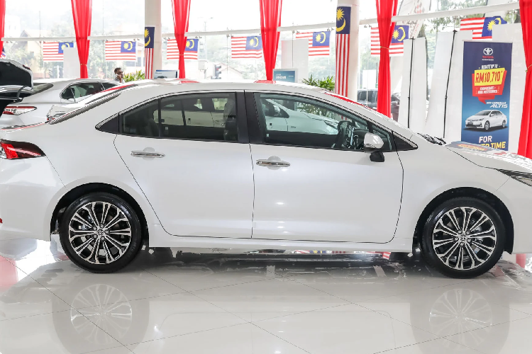 Hy vọng với bản nâng cấp mới này, Corolla Altis 2022 sẽ hấp dẫn nhiều khách hàng hơn, đặc biệt là tệp khách hàng có chi phí mua xe hạng C cao, đề cao thương hiệu, mua xe theo kiểu “ăn chắc mặc bền” và không sử dụng để chạy dịch vụ như các dòng xe Hàn trong phân khúc.