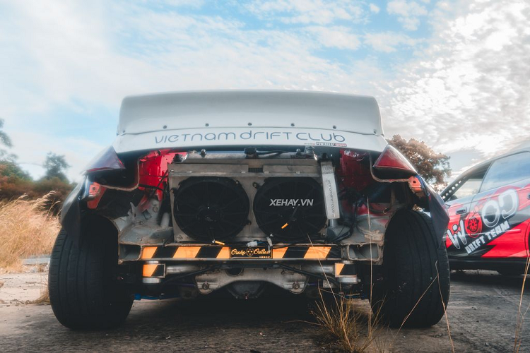 Động cơ 2JZ là một trong những động cơ I6 tốt nhất từng được sản xuất. Với một vài nâng cấp nhỏ nó có thể cung cấp cho xe một “sức mạnh” khủng khiếp. Theo đó, Nissan 370Z tại Sài Gòn trong bài sau khi được độ sản sinh công suất lên tới 750 mã lực.