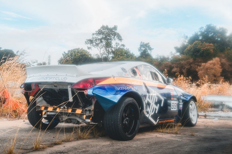 Nissan 370Z vốn đã là một mẫu xe hiếm tại thị trường Việt, nay lại được độ để trở thành xe drift chuyên nghiệp, điều này khiến chiếc xe được chú ý hơn cả mỗi khi xuất hiện.
