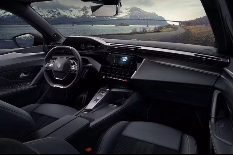 Vòng 2 là tìm ra người chiến thắng cuối cùng, chính là chiếc hatchback cỡ nhỏ đến từ Pháp - Peugeot 308 2022 mới. Các giám khảo đều hài lòng với động lực lái, hiệu suất, sự thoải mái và thiết kế của Peugeot 308.