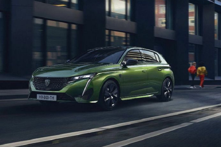 Một vài người khác thì đánh giá cao sự cải tiến của Peugeot 308 mới so với mẫu xe tiền nhiệm. Xe còn có nhiều tùy chọn truyền động, gồm các động cơ xăng, dầu diesel và cả PHEV. 