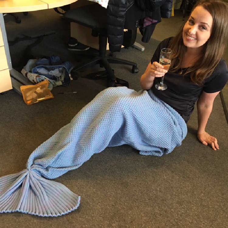 Ai giúp nàng tiên cá ra biển với nào.