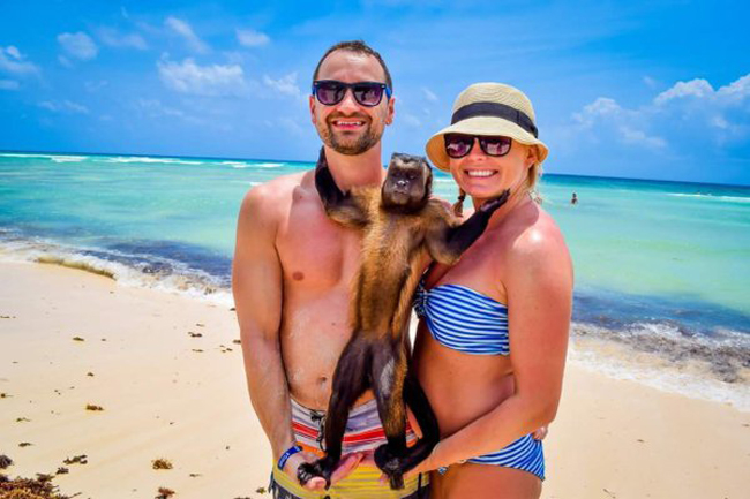 Đúng rồi, cười tươi lên chụp ảnh nào. 