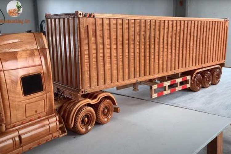 International LoneStar là chiếc xe tải đầu tiên của Woodworking Art và là phiên bản mới nhất của người thợ có lớp vỏ ngoài bóng loáng bắt mắt.