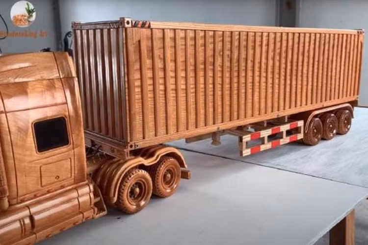 International LoneStar là chiếc xe tải đầu tiên của Woodworking Art và là phiên bản mới nhất của người thợ có lớp vỏ ngoài bóng loáng bắt mắt.