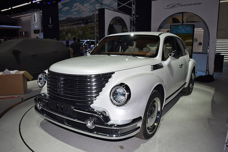 Dưới nắp ca-pô của WEY Yuanmeng 2023 là hệ truyền động hybrid, bao gồm máy xăng 4 xi-lanh, tăng áp, dung tích 1.5L tạo công suất tối đa 156 mã lực. Xe sử dụng hộp số ly hợp kép 9 cấp và hệ dẫn động cầu trước hoặc bốn bánh toàn thời gian. Hiện giá xe WEY Yuanmeng 2023 vẫn chưa được nhà sản xuất công bố.