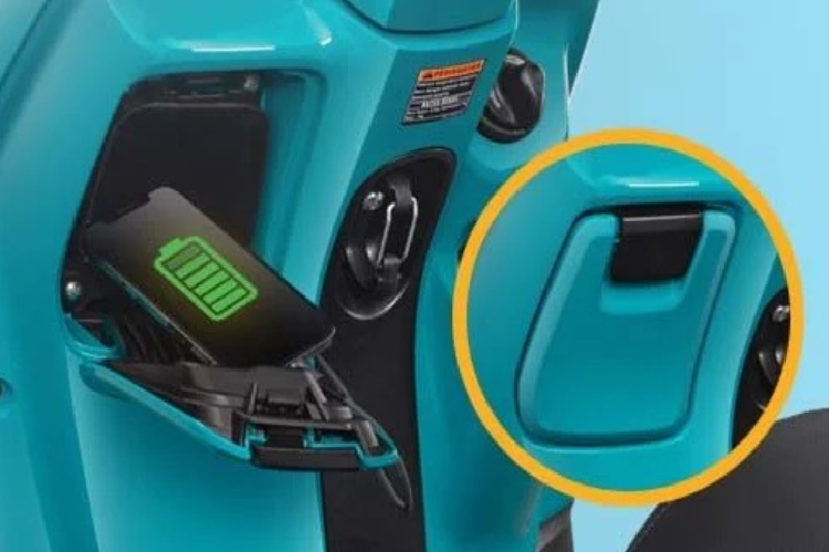 Một tiện ích đáng chú ý khác nữa là đồng hồ của xe dạng kỹ thuật số hoàn toàn, có khả năng kết nối với điện thoại thông minh qua ứng dụng Yamaha Y-Connect, cho phép người dùng chọn hiển thị các thông tin về cuộc gọi đến và báo tin nhắn ngay trên mặt đồng hồ của xe.