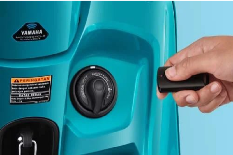 Ngoài ra, bên dưới yên xe là cốp chứa đồ 17,8 lít, có khả năng chứa được một mũ bảo hiểm cả đầu hoặc nhiều vật dụng cá nhân.