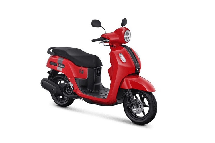 Các trang bị tiêu chuẩn khác của xe có thể kể đến bộ vành đúc 12 inch, phuộc ống lồng trước và giảm xóc đơn sau đặt lệch, phanh trước dạng đĩa và phanh tang trống phía sau. 