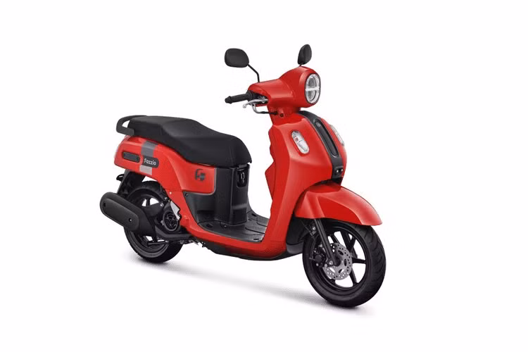 Các trang bị tiêu chuẩn khác của xe có thể kể đến bộ vành đúc 12 inch, phuộc ống lồng trước và giảm xóc đơn sau đặt lệch, phanh trước dạng đĩa và phanh tang trống phía sau. 