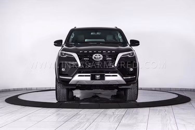 Là công ty chuyên chế tạo xe bọc thép chống đạn quen thuộc đến từ Canada, INKAS thường dùng những chiếc ôtô hạng sang như Cadillac Escalade, Mercedes-Benz G-Class, Bentley Bentayga, Rolls-Royce Cullinan, Lincoln Navigator L hay Lexus LX 600. Do đó, việc INKAS độ Toyota Fortuner là điều khá bất ngờ. Có vẻ như INKAS muốn mở rộng tập khách hàng của mình bằng xe bọc thép chống đạn giá "mềm" hơn.