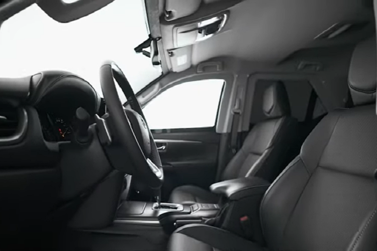 Động cơ này tạo ra công suất tối đa 235 mã lực tại tua máy 5.200 vòng/phút và mô-men xoắn cực đại 376 Nm tại tua máy 3.800 vòng/phút. Động cơ kết hợp với hộp số tự động 6 cấp và hệ dẫn động 4 bánh toàn thời gian.