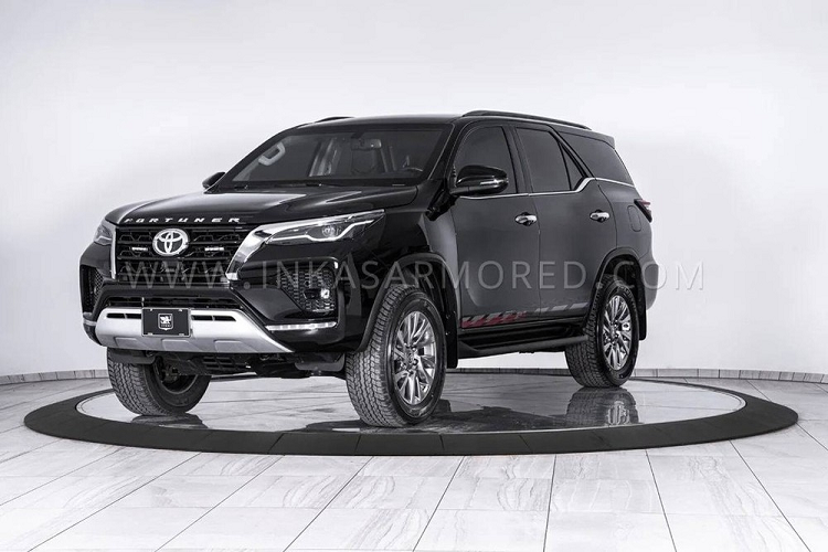 Toyota Fortuner là mẫu SUV hạng trung rất phổ biến tại khu vực Đông Nam Á, bao gồm cả Việt Nam. Tuy nhiên, mẫu xe này lại không phải là lựa chọn yêu thích của các công ty chế tạo như chiếc xe Toyota Fortuner bọc thép chống đạn từ hãng INKAS.