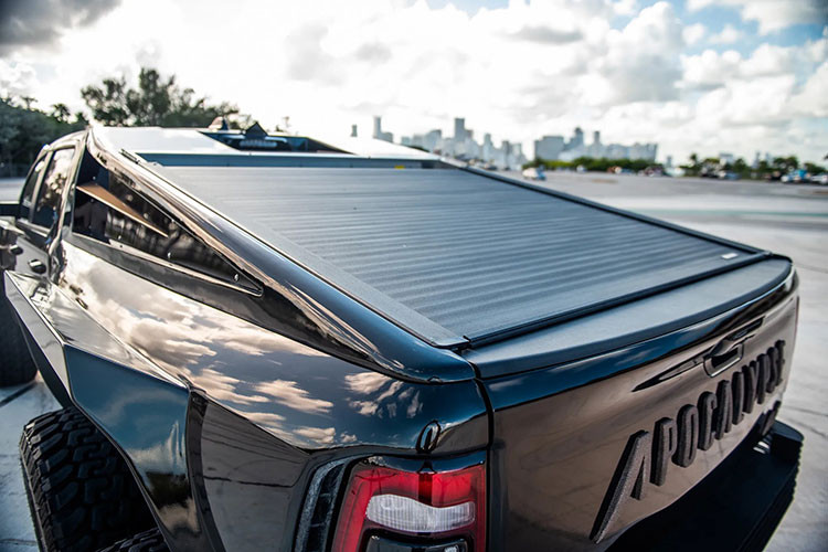 Xe được cài đặt sẵn 5 chế độ vận hành, bao gồm: Sport - thể thao, Drag Race - đua bứt tốc, Baja - đường đất đỏ, Rock - đường đá và Mud - đường bùn lầy. Ngoài ra, 1 chế độ tùy chọn sẽ cho phép người dùng cài đặt từng tùy chỉnh vận hành nhỏ và lưu lại để sử dụng sau.