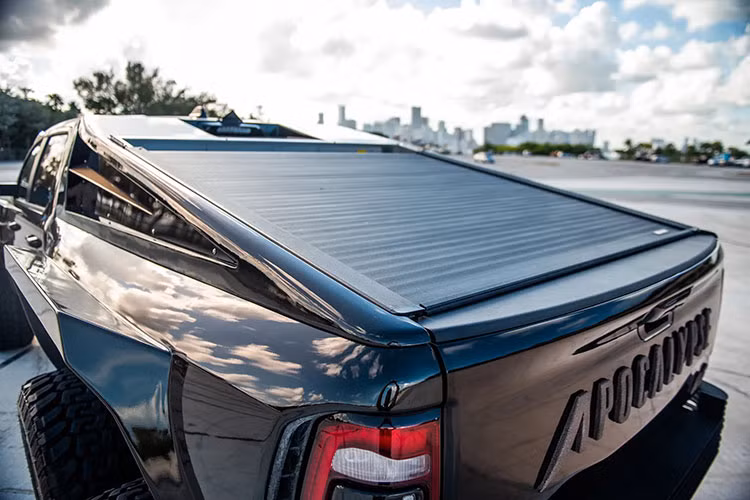 Xe được cài đặt sẵn 5 chế độ vận hành, bao gồm: Sport - thể thao, Drag Race - đua bứt tốc, Baja - đường đất đỏ, Rock - đường đá và Mud - đường bùn lầy. Ngoài ra, 1 chế độ tùy chọn sẽ cho phép người dùng cài đặt từng tùy chỉnh vận hành nhỏ và lưu lại để sử dụng sau.