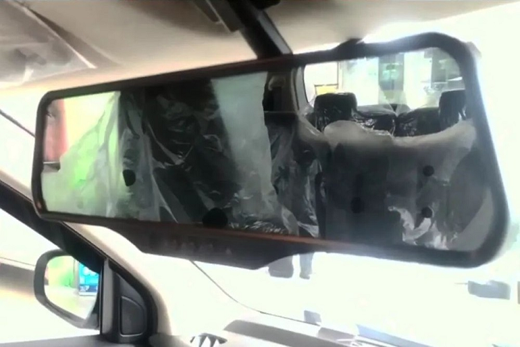 Tại thị trường Indonesia, giá xe Suzuki XL7 Alpha FF 2022 bản số sàn có mức khởi điểm từ 294,2 triệu Rupiah (khoảng 469 triệu đồng) trong khi con số tương ứng của bản số tự động là 305,2 triệu Rupiah (486 triệu đồng).