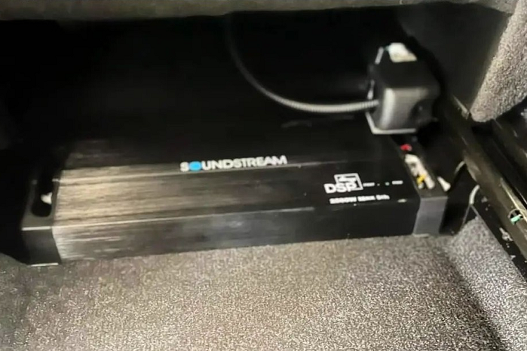 "Trái tim" của Suzuki XL7 Alpha FF 2022 tại thị trường Indonesia vẫn là động cơ xăng 4 xi-lanh, dung tích 1.5L, sản sinh công suất tối đa 105 mã lực và mô-men xoắn cực đại 138 Nm như bản thường. Động cơ kết hợp với hộp số sàn hoặc hộp số tự động.