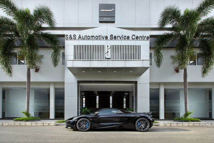 Việc hoạt động xưởng dịch vụ mang đến trải nghiệm hoàn hảo hơn tới với các chủ nhân sở hữu McLaren trên khắp lãnh thổ Việt Nam. Tọa lạc tại số 20 Cộng Hòa, quận Tân Bình, trung tâm dịch vụ McLaren tại Sài Gòn được trang bị hiện đại trên diện tích 2,000 mét vuông.