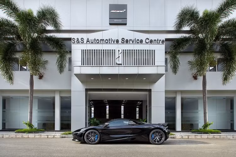 Việc hoạt động xưởng dịch vụ mang đến trải nghiệm hoàn hảo hơn tới với các chủ nhân sở hữu McLaren trên khắp lãnh thổ Việt Nam. Tọa lạc tại số 20 Cộng Hòa, quận Tân Bình, trung tâm dịch vụ McLaren tại Sài Gòn được trang bị hiện đại trên diện tích 2,000 mét vuông.