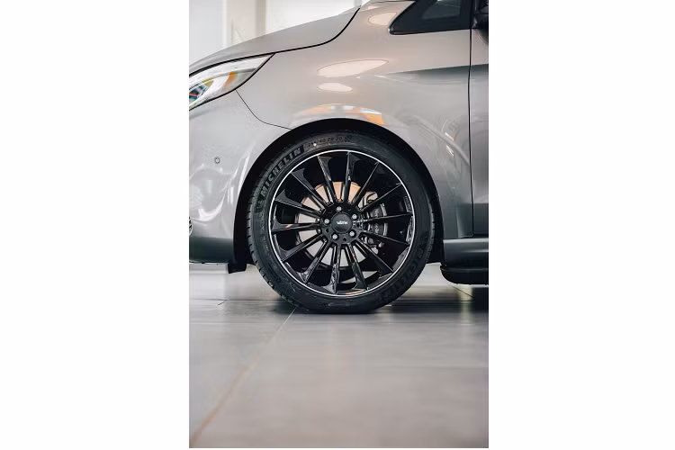 Mẫu xe được trang bị hệ thống xả hiệu năng cao. VÄTH đã phát triển một hệ thống ống xả thể thao bằng thép không gỉ đi kèm với ống xả đánh bóng và làm cho âm thanh của Mercedes-Benz ấn tượng hơn nhiều so với mẫu xe nguyên bản.