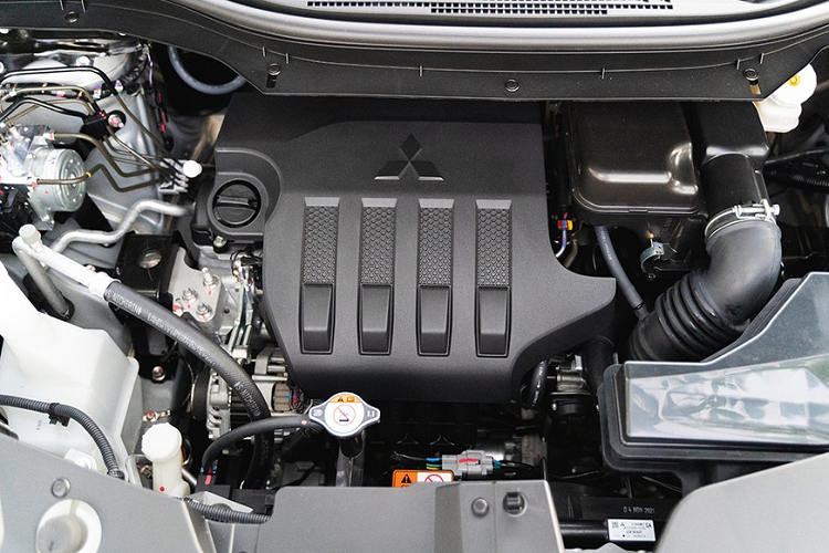 "Trái tim" của Mitsubishi Xpander 2022 tại thị trường Philippines vẫn là động cơ xăng MIVEC 4 xi-lanh, dung tích 1.5L, sản sinh công suất tối đa 103 mã lực và mô-men xoắn cực đại 141 Nm như cũ. Tùy vào phiên bản, động cơ sẽ đi với hộp số sàn 5 cấp hoặc tự động 4 cấp.