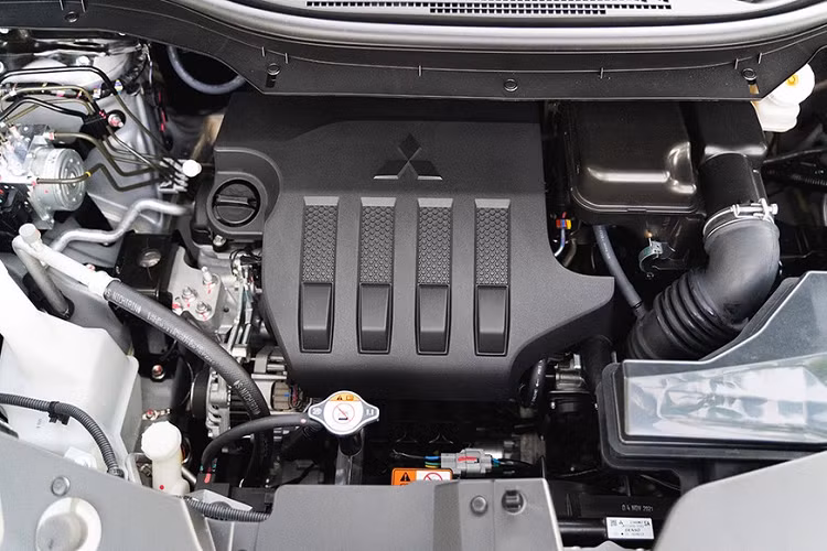 "Trái tim" của Mitsubishi Xpander 2022 tại thị trường Philippines vẫn là động cơ xăng MIVEC 4 xi-lanh, dung tích 1.5L, sản sinh công suất tối đa 103 mã lực và mô-men xoắn cực đại 141 Nm như cũ. Tùy vào phiên bản, động cơ sẽ đi với hộp số sàn 5 cấp hoặc tự động 4 cấp.