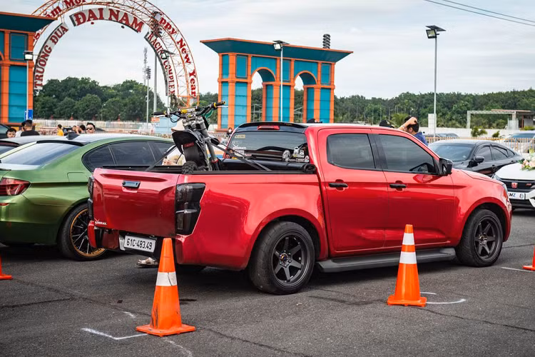 Sự kiện còn có sự xuất hiện của 2 siêu phẩm đình đám là chiếc Porsche 911 Turbo S đời mới nhất và Ferrari F8 Tributo của đại gia Cường Đô la. Những chiếc xe phân khối lớn được độ ấn tượng cũng là những điểm nhấn không thể bỏ qua tại sự kiện lần này.