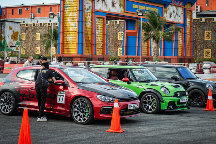 Để tham dự sự kiện, mỗi người sẽ phải bỏ ra 299.000 đồng để mua vé. Toàn bộ lợi nhuận thu được từ việc bán vé này sẽ được sử dụng cho mục đích từ thiện.