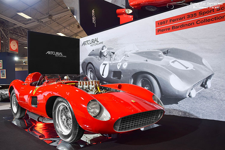 Cuộc đấu giá chiếc Ferrari 335 s Spider Scaglietti còn có sự góp mặt của Cristiano Ronaldo. Chắc chắn, siêu sao người Bồ Đào Nha cũng rất thích chiếc xe huyền thoại này, tuy nhiên, khi mức giá vượt qua mốc 30 triệu USD, Ronaldo đã bỏ cuộc.