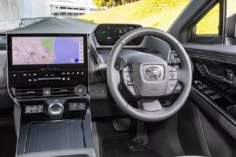 Điều này cũng trực tiếp ảnh hưởng đến khác biệt về phạm vi di chuyển của Toyota bZ4x tại mỗi quốc gia. Phiên bản tại Indonesia di chuyển quãng đường lên đến 500 km theo chuẩn WLTP, trong khi phiên bản tại Thái Lan với hệ dẫn động AWD di chuyển trong phạm vi 411 km.