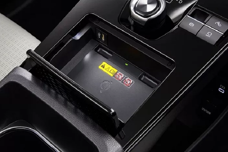 Tại Indonesia, Toyota bZ4x sẽ được bảo hành 3 năm hoặc 100.000 km, trong khi tại Thái Lan sẽ bảo hành 5 năm hoặc 150.000 km. Nhưng thời hạn bảo hành pin đi kèm xe sẽ kéo dài đến 8 năm hoặc 160.000 km tùy theo điều kiện nào đến trước.