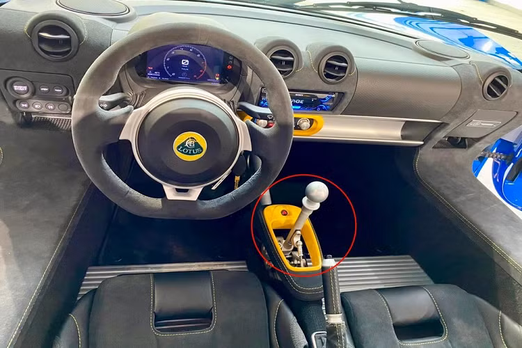 Mãi đến nay, hình ảnh chi tiết về chiếc xe thể thao Lotus Exige Sport 420 Final Edition mới đã được hé lộ và khiến không ít tay chơi tốc độ tại dải đất hình chữ S thèm muốn.