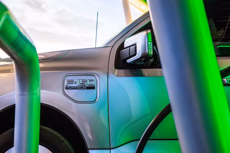 Tính đến thời điểm hiện tại, Ford đã nhận về hơn 200.000 đơn đặt trước cho F-150 Lightning, chứng tỏ sức hấp dẫn tuyệt vời từ mẫu bán tải điện này.