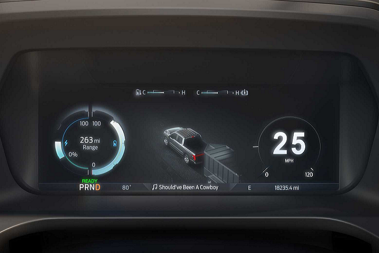 Ford F-150 Lightning là mẫu bán tải thuần điện đầu tiên của hãng xe nước Mỹ, có giá bán khởi điểm từ 39.974 USD (~ 919 triệu VNĐ) và khi áp dụng khoản ưu đãi thuế liên bang trị giá 7.500 USD (~ 172 triệu VNĐ) thì khách hàng chỉ cần trả 32.474 USD (~ 747 triệu VNĐ) cho phiên bản tiêu chuẩn.