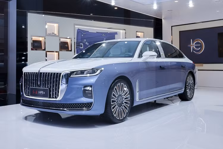  Hồng Kỳ H9+ 2022 sang trọng và dài hơn của dòng sedan cỡ trung H9 hiện đang bán tại Việt Nam. Mẫu xe này đã lần đầu tiên trình làng tại thị trường Trung Quốc vào hồi tháng 9/2020. Tuy nhiên, mãi đến giữa tháng 5/2022, giá xe Hồng Kỳ H9+ 2022 mới chính thức được công bố.