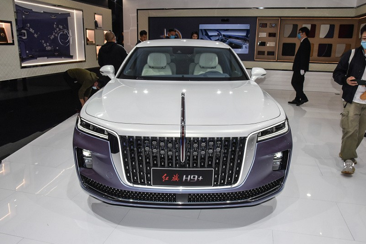 Tại Việt Nam, Hồng Kỳ H9 hiện cũng đang được bán chính hãng với giá dao động từ 1,508 - 2,688 tỷ đồng. Hiện chưa rõ Hồng Kỳ H9+ có được đưa về Việt Nam để phân phối hay không