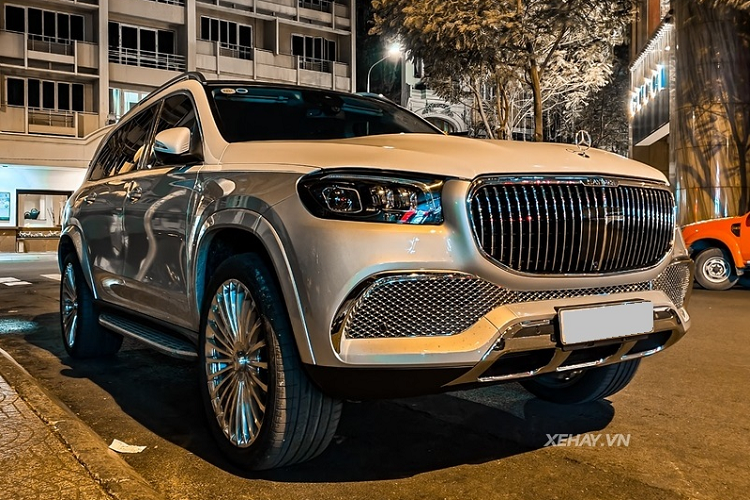 Mercedes-Maybach GLS 600 được trang bị động cơ xăng tăng áp kép V8 4.0L sản sinh công suất tối đa 558 mã lực và momen xoắn cực đại 730 Nm. Động cơ còn được hỗ trợ bởi hệ thống mild hybrid EQ Boost 48V giúp bổ sung thêm 22 mã lực và 250 Nm khi cần thiết. Sức mạnh này cho phép chiếc SUV siêu sang tăng tốc từ 0 - 100 km/h trong 4,8 giây.