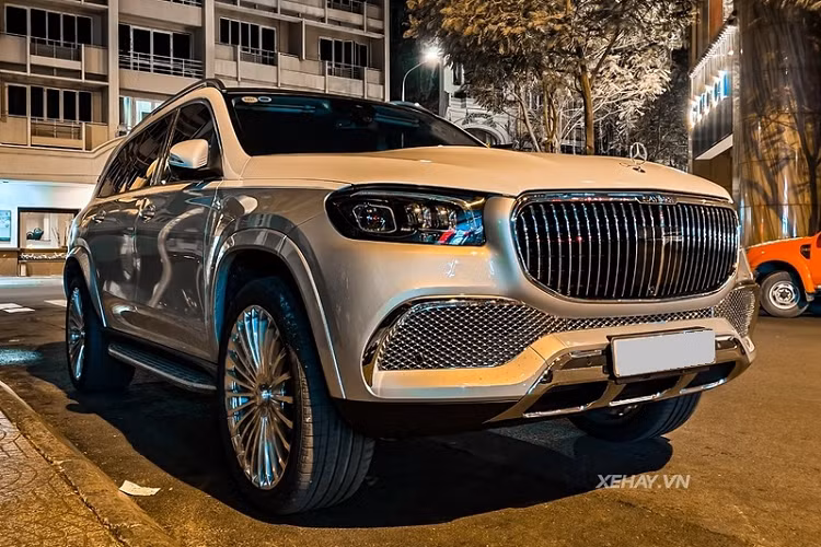 Mercedes-Maybach GLS 600 được trang bị động cơ xăng tăng áp kép V8 4.0L sản sinh công suất tối đa 558 mã lực và momen xoắn cực đại 730 Nm. Động cơ còn được hỗ trợ bởi hệ thống mild hybrid EQ Boost 48V giúp bổ sung thêm 22 mã lực và 250 Nm khi cần thiết. Sức mạnh này cho phép chiếc SUV siêu sang tăng tốc từ 0 - 100 km/h trong 4,8 giây.