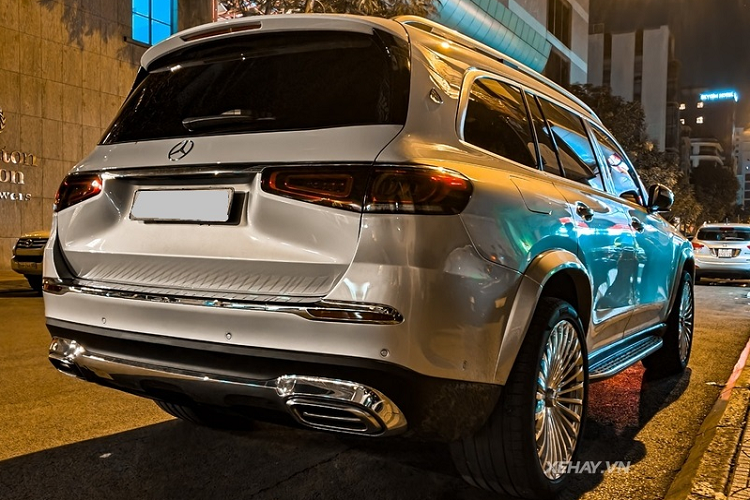 Ở hàng ghế thương gia phía sau, khoảng để chân rộng đến 1.103 mm và có thể tăng lên 1.340 mm khi trượt ghế phụ về phía trước. Toàn bộ các ghế ngồi đều được tích hợp tính năng massage, thông gió và sưởi ấm.