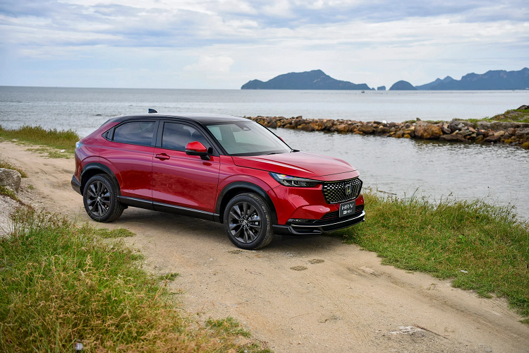 Honda HR-V không xa lạ gì với người tiêu dùng Việt Nam. Mẫu xe có mặt ở Việt Nam từ năm 2018, Honda HR-V có mức giá cao nhất nhì phân khúc xe SUV đô thị cỡ nhỏ nên không được phần đông người Việt hưởng ứng.