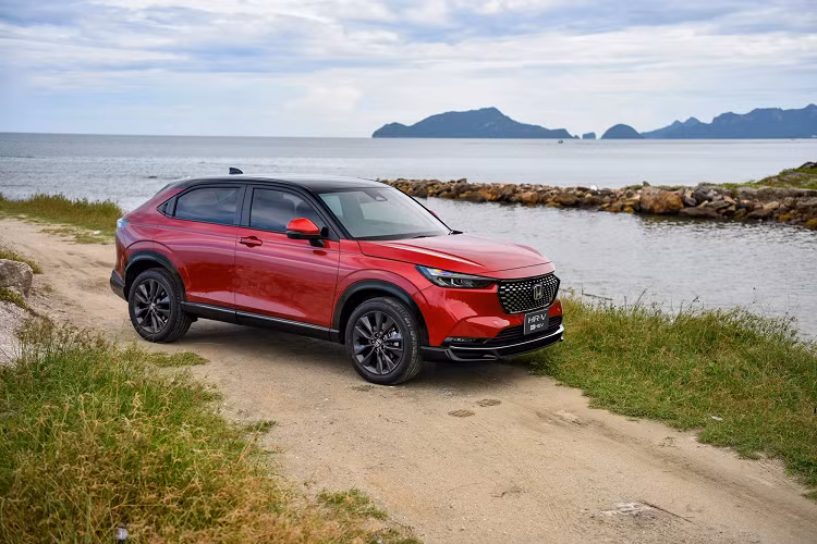 Honda HR-V không xa lạ gì với người tiêu dùng Việt Nam. Mẫu xe có mặt ở Việt Nam từ năm 2018, Honda HR-V có mức giá cao nhất nhì phân khúc xe SUV đô thị cỡ nhỏ nên không được phần đông người Việt hưởng ứng.