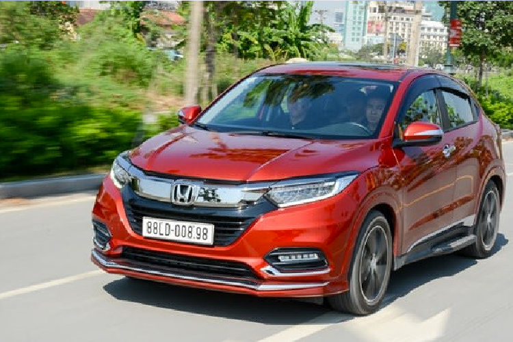 Honda HR-V tại Việt Nam được trang bị động cơ 1.8 lít nạp khí tự nhiên cho công suất tối đa 141 mã lực tại vòng tua 6.500 vòng/phút, mô-men xoắn cực đại 172 Nm tại vòng tua 4.300 vòng/phút, kèm hộp số tự động vô cấp.